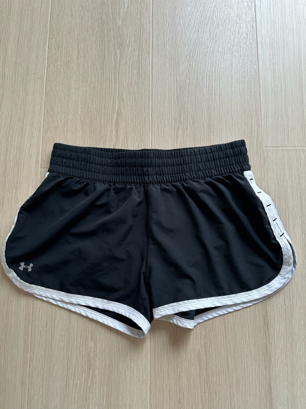 Under Armour HeatGear Shorts Women’s M Black Semi-Fitted Athletic